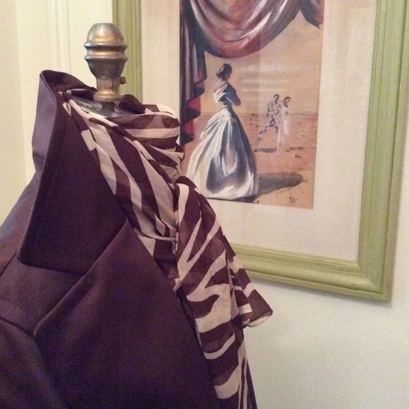 Chocolate evening coat and dress - Picture 3 of 8